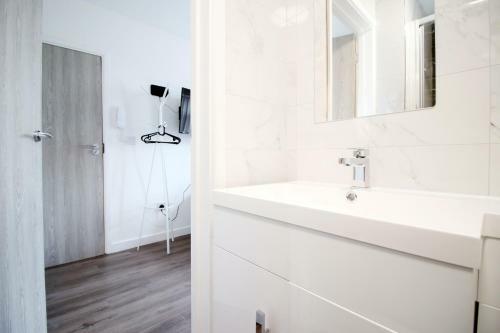 T? Suites 8 - New Aparthotel In Cardiff