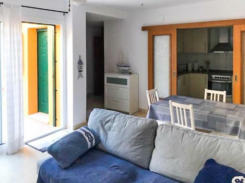 Quiet House 5' From Beach