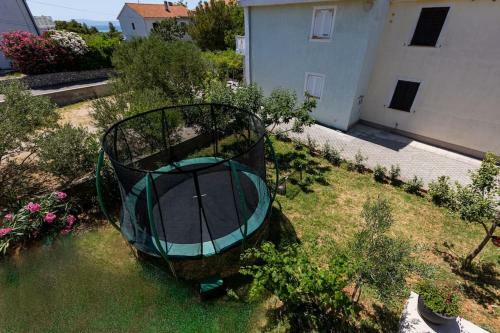 3 Bedroom Apartment Ivana With Private Parking, Punat
