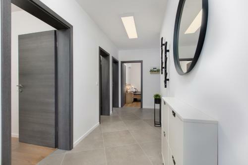 3 Bedroom Apartment Ivana With Private Parking, Punat