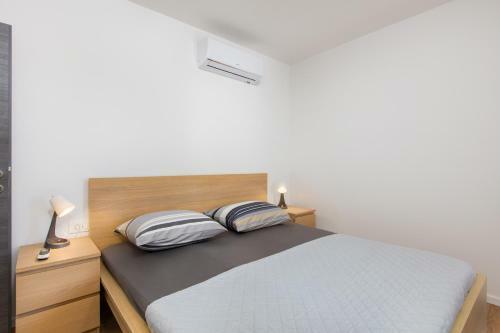 3 Bedroom Apartment Ivana With Private Parking, Punat