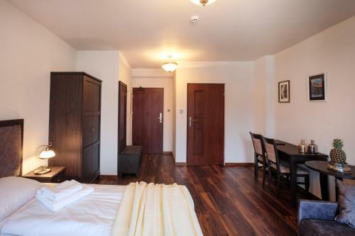 Bed & Breakfast Zeppelin Apartments Simple Acomodation