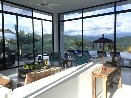 Casa Blanca En Villeta Sector Payand�