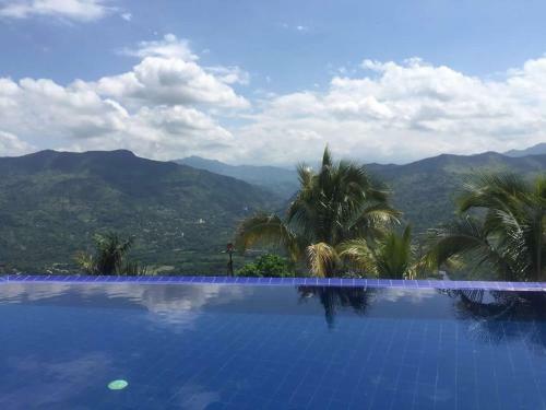 Casa Blanca En Villeta Sector Payand�