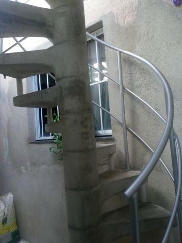 Kitnet Mobiliado, Confort�vel E Bem Localizado.