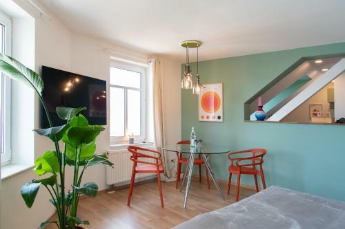 Bauhaus Apartment - Netflix & Wifi