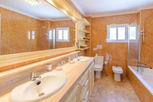 Villas Nerjazul - El Pe�oncillo Beach