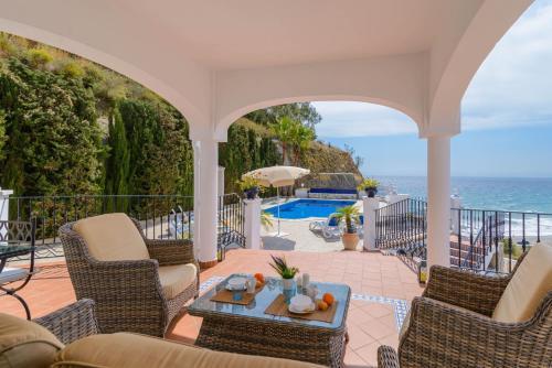Villas Nerjazul - El Pe�oncillo Beach