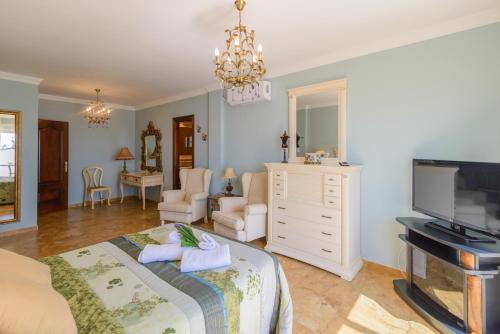 Villas Nerjazul - El Pe�oncillo Beach