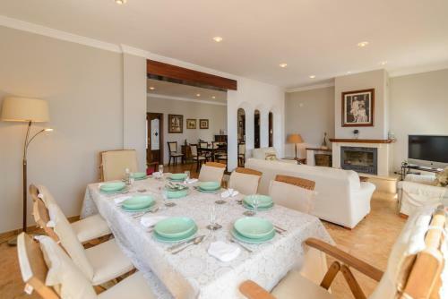 Villas Nerjazul - El Pe�oncillo Beach
