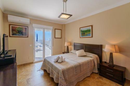 Villas Nerjazul - El Pe�oncillo Beach