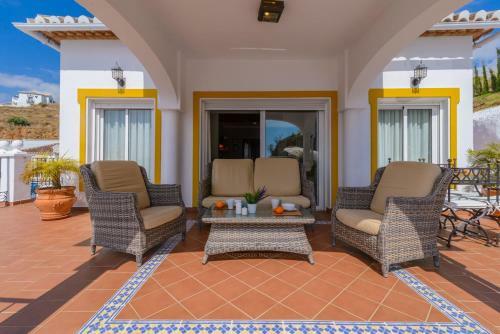 Villas Nerjazul - El Pe�oncillo Beach