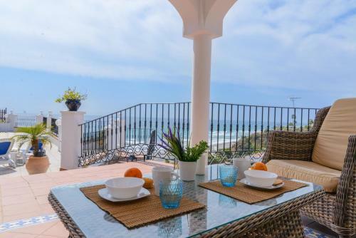 Villas Nerjazul - El Pe�oncillo Beach