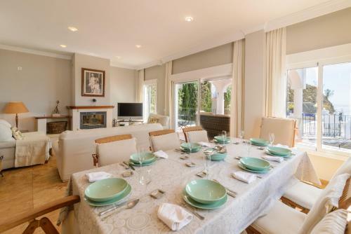 Villas Nerjazul - El Pe�oncillo Beach