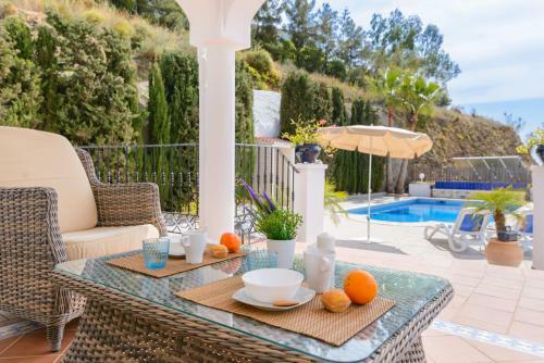 Villas Nerjazul - El Pe�oncillo Beach