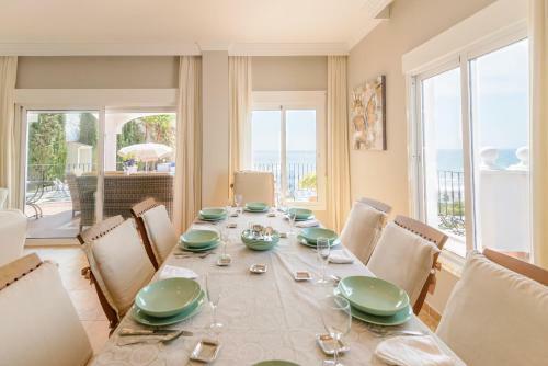 Villas Nerjazul - El Pe�oncillo Beach