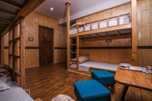 Albergue The Courtyard Bunks & Rooms