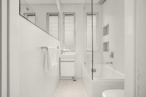 Modern 2-bed Apartment Steps From Bondi Beach