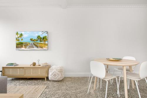 Modern 2-bed Apartment Steps From Bondi Beach