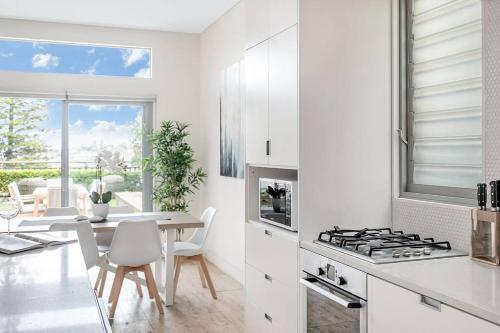Elite Beachside Holiday Home / Tamarama