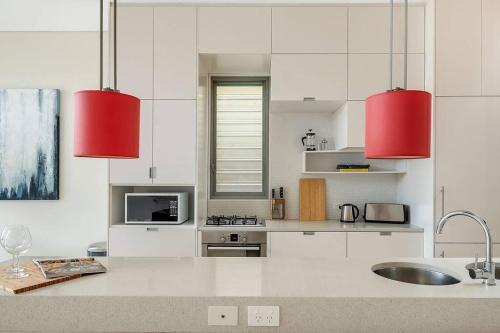 Elite Beachside Holiday Home / Tamarama