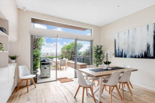 Elite Beachside Holiday Home / Tamarama
