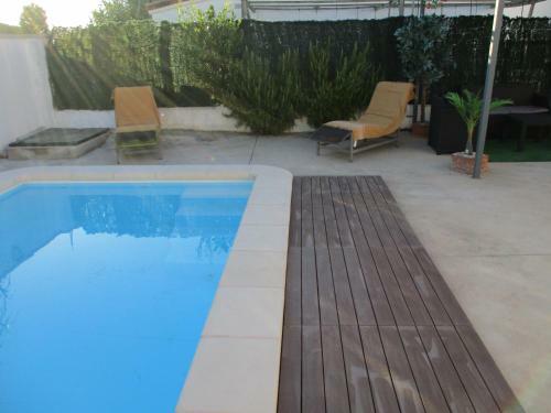 Casa Con Piscina Privada En Barrio Tranquilo