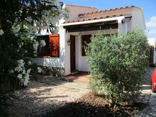 Casa Con Piscina Privada En Barrio Tranquilo
