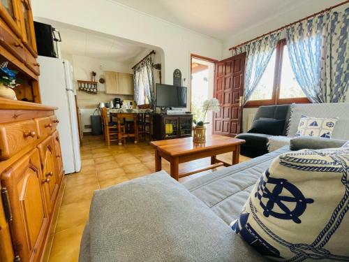 Casa Con Piscina Privada En Barrio Tranquilo