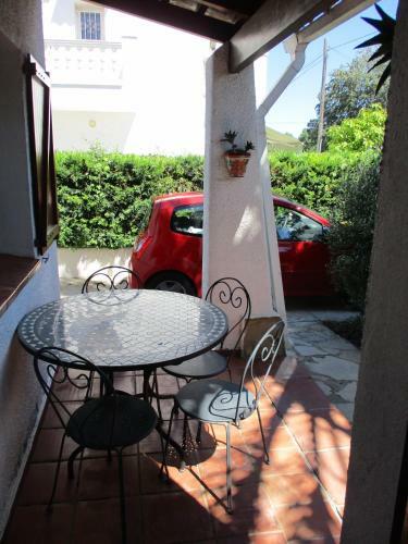 Casa Con Piscina Privada En Barrio Tranquilo