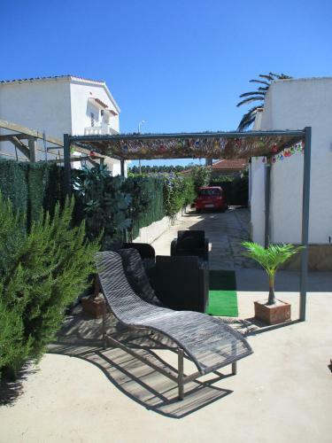 Casa Con Piscina Privada En Barrio Tranquilo
