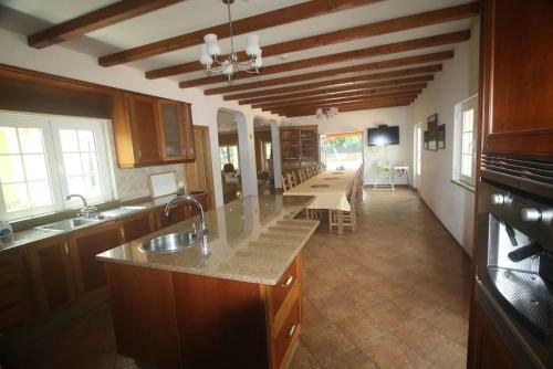 Villa Heated Pool , Jacuzzi, Wifi ,games Rooms,9 Bedrooms