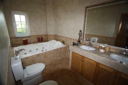 Villa Heated Pool , Jacuzzi, Wifi ,games Rooms,9 Bedrooms