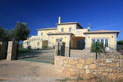 Villa Heated Pool , Jacuzzi, Wifi ,games Rooms,9 Bedrooms