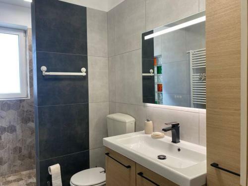 Villa Cheerful 3 Bedroom House With Yard