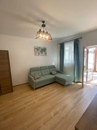 Villa Cheerful 3 Bedroom House With Yard