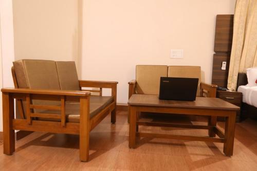 Hotel Jk Golden Embassy