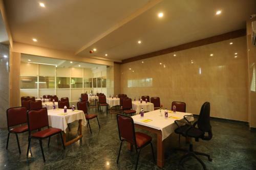 Hotel Jk Golden Embassy