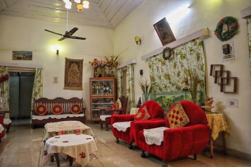 Solomon's Heritage Villa By Raahi Cafe