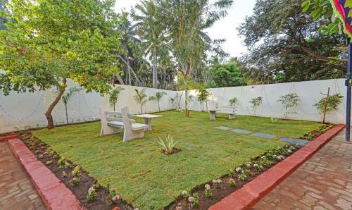 Hotel Treebo Trend Sri Saveraa Residency