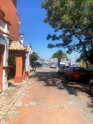 Apartamento Estudio En Puerto Sherry Con Aire Acondicionado
