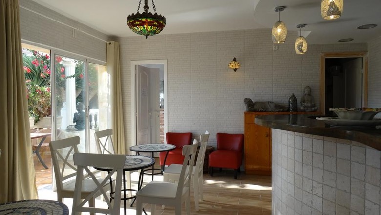Albergue Hostal Residencial La Paloma
