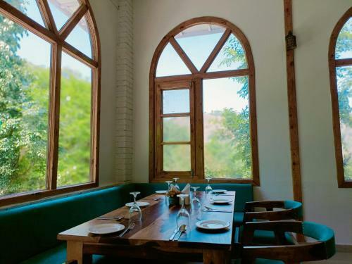 Hotel Aaroham Resort, Shimla