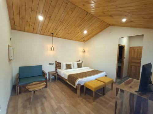 Hotel Aaroham Resort, Shimla