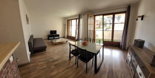 Apartamento Au Calme, 200m Du Centre T2 Avec Balcon Et Parking