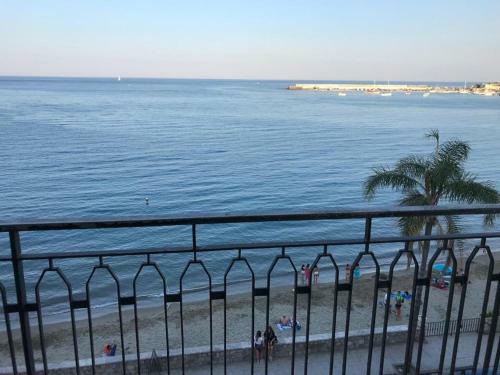 Tysandros Seaview Apartments