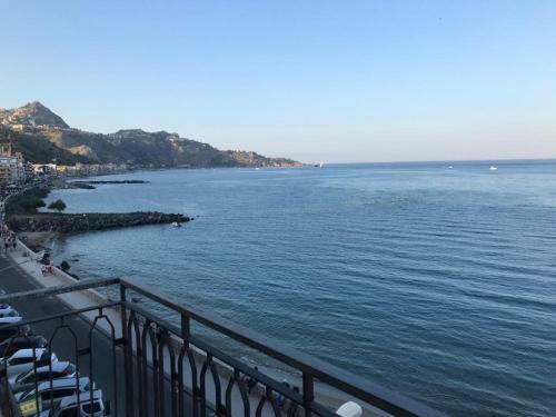 Tysandros Seaview Apartments