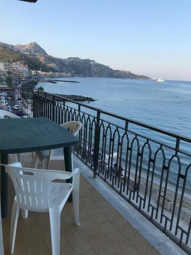 Tysandros Seaview Apartments