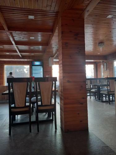 Hotel Krystal & Restaurant