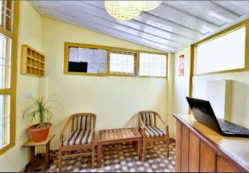 Hostal Ishwar Guesthouse